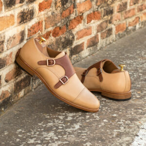 Front view of model Wesley, sand and brown pebble grain Golf BespokeShoes