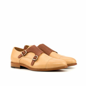 Side view of model Wesley, sand and brown pebble grain Golf BespokeShoes
