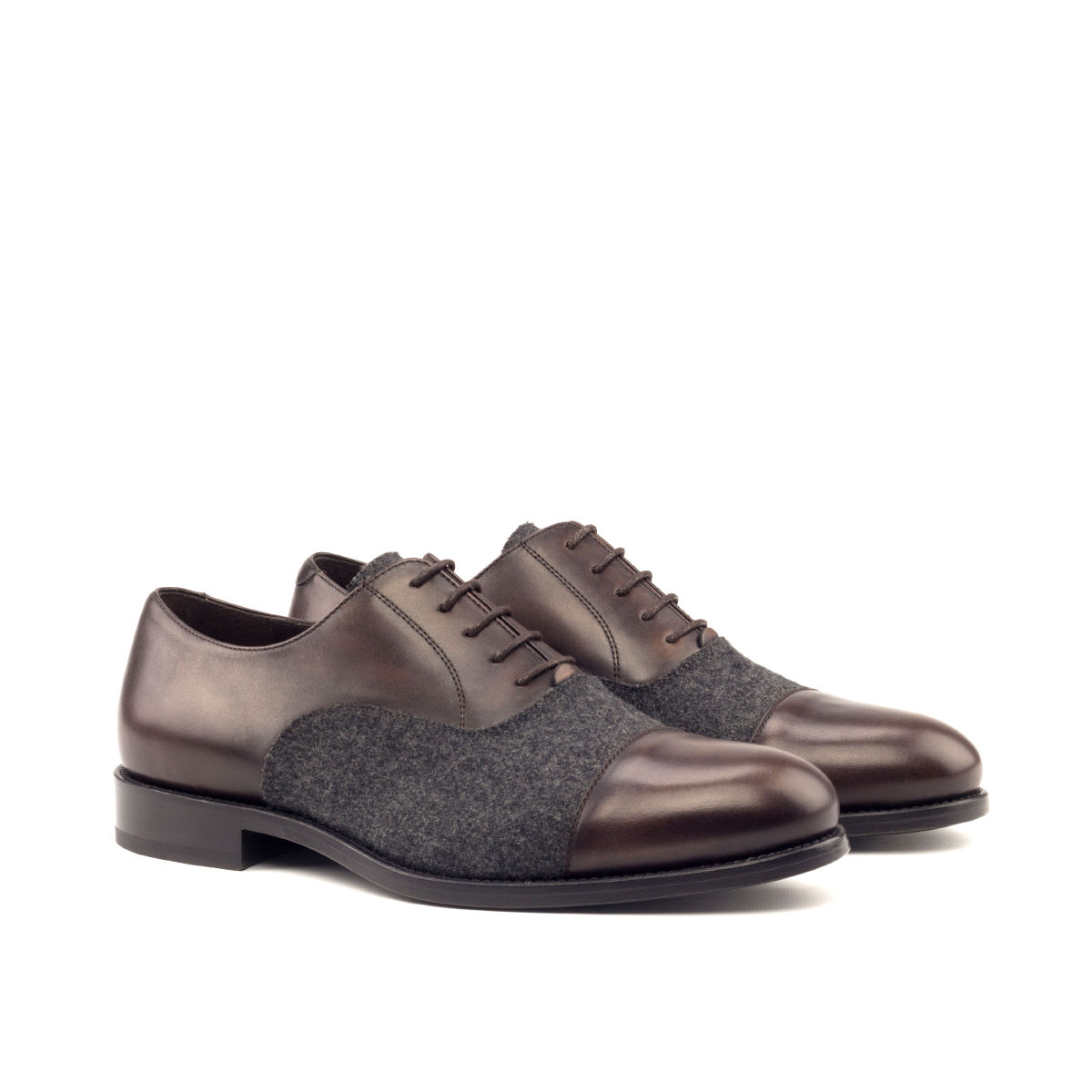 Side view of model Lawrie, flannel,painted calf Golf BespokeShoes